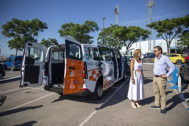 La presentación de la nueva furgoneta de refuerzo para el equipo de Protección Civil de Ibiza