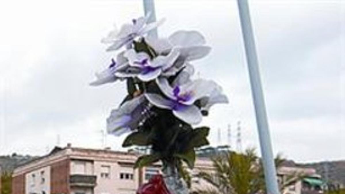 Flores en las calles de Rosselló, Joan de Borbó y Via Favència.