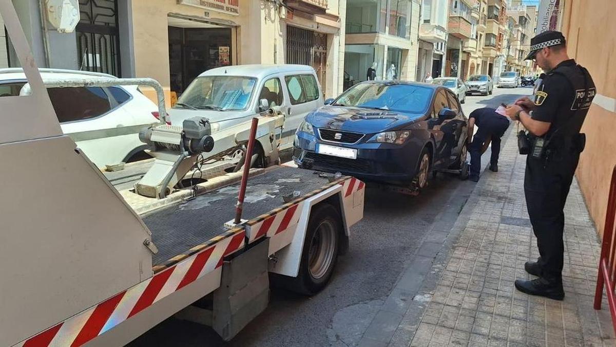 La grúa mnicipal es uno de los servicios por los que se tienen que abonar unas facturas de este año hasta junio, cuando se adjudicó de nuevo el mismo.