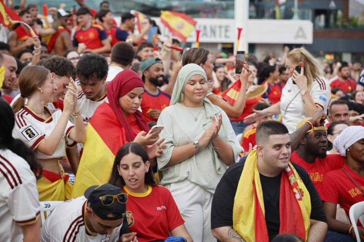 Los mejores momentos de la afición de España en Cartagena, en fotos