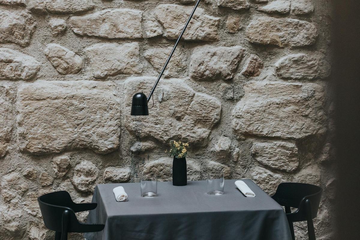 Un detalle de la sala del restaurante Nublo
