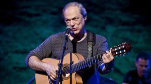 Toquinho, durant la seva actuació al Teatre Grec, aquest dimarts