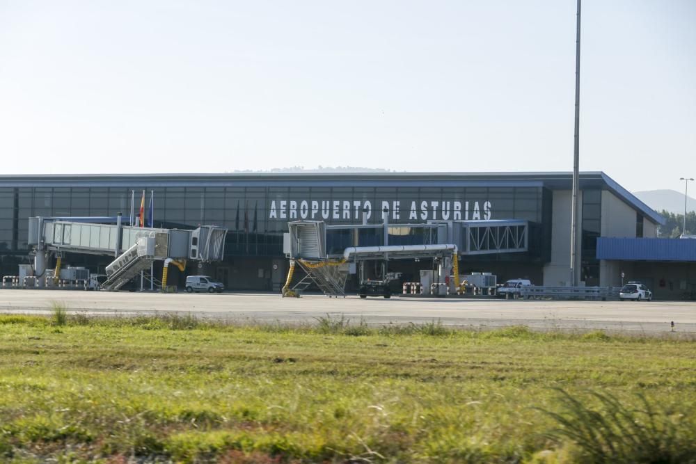 El Aeropuerto de Asturias moderniza su dispositivo antiniebla