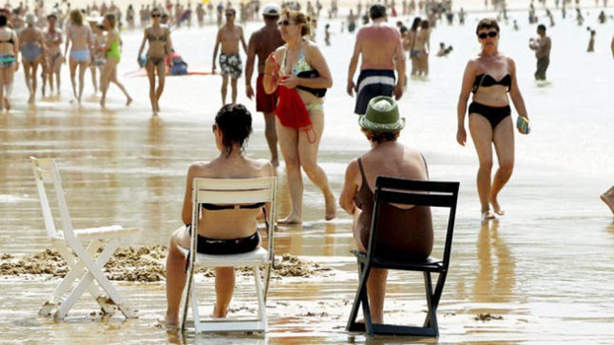 &#039;Ola ola&#039; recorre las playas españolas.