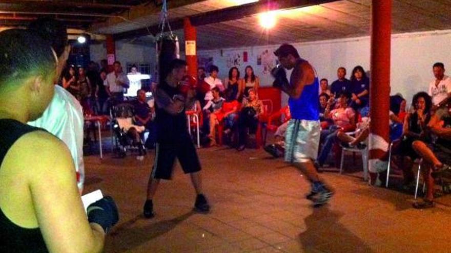 Álex Ormeño, en el combate final de la exhibición en la localidad de Villafáfila.