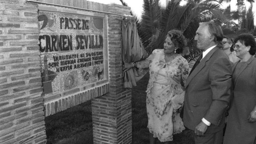 Canet d&#039;En Berenguer recibía a Carmen Sevilla en 2001 e inauguraba un paseo con su nombre.