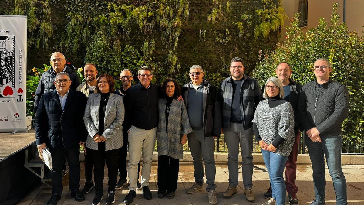 Representantes institucionales en la lectura colectiva de "Tirant lo Blanc" en Ontinyent.