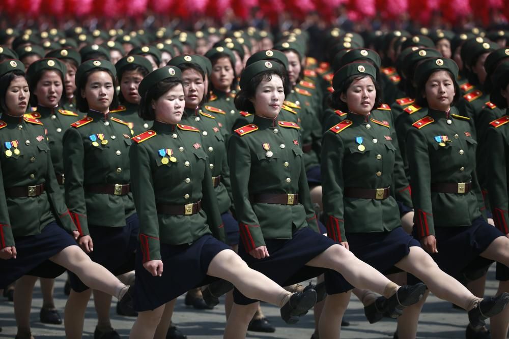 Desfile militar por la fiesta nacional de Corea del Norte.