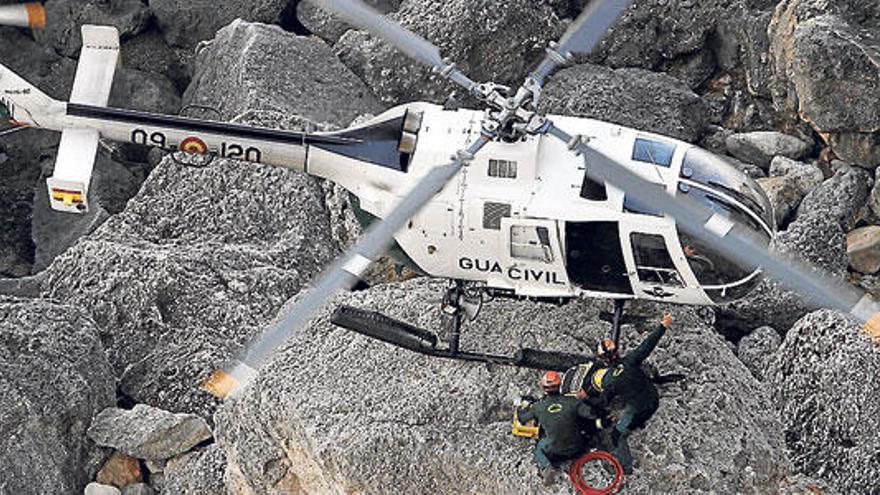 Complicado rescate de un cadáver en Cap Blanc.