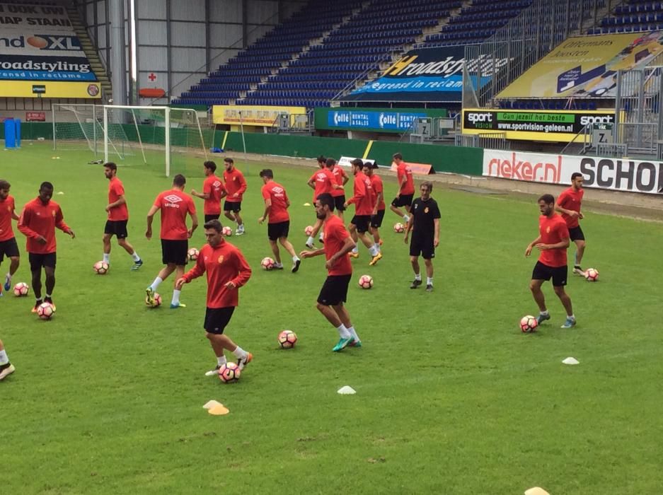 Entrenamiento del RCD Mallorca en Holanda: Vázquez hace sudar a la plantilla