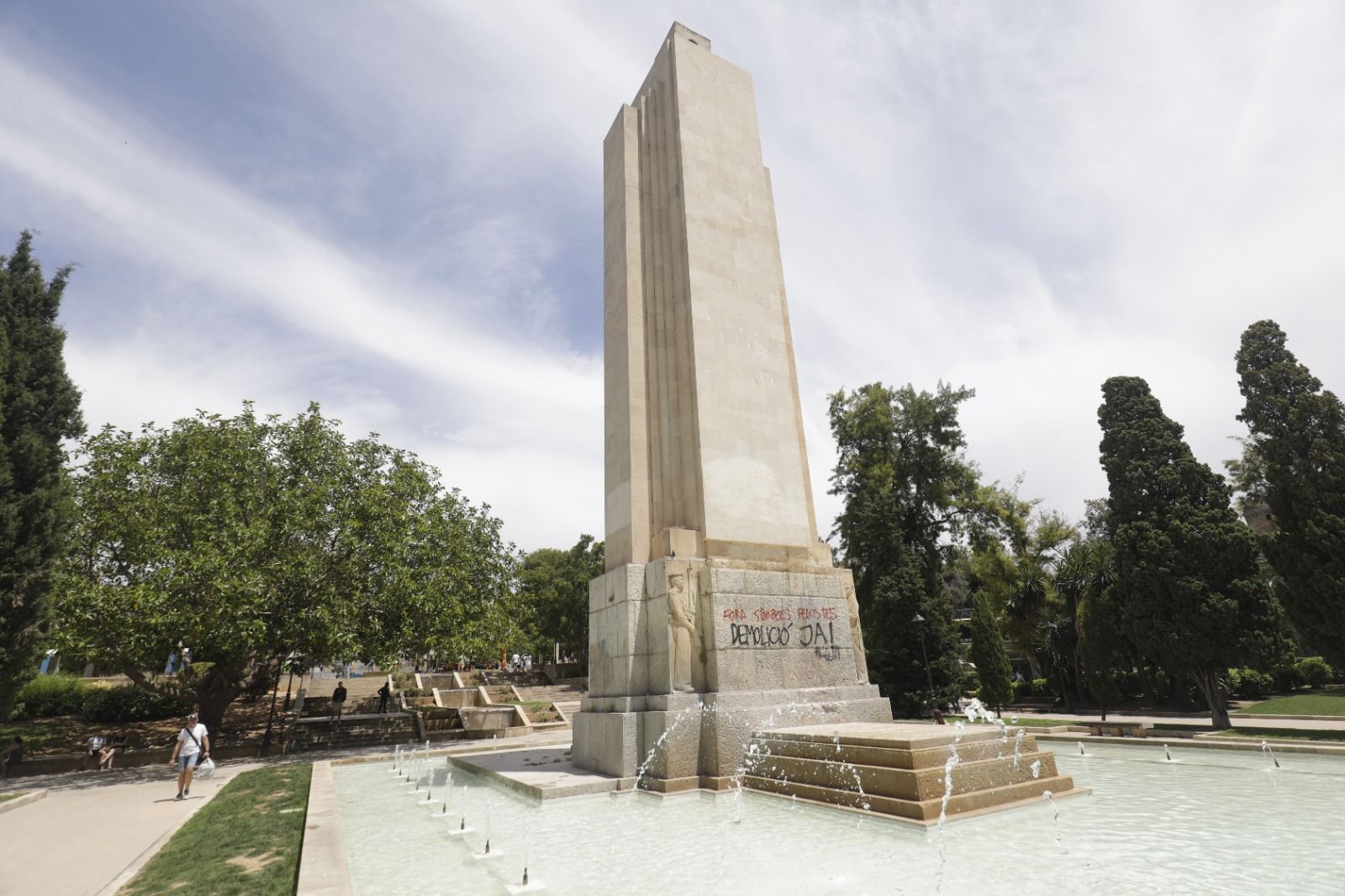 Aparecen pintadas vandálicas contra el monumento de Sa Feixina