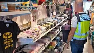 Hallan 4.500 productos falsos en comercios de Adeje tras una operación policial que deja seis detenidos
