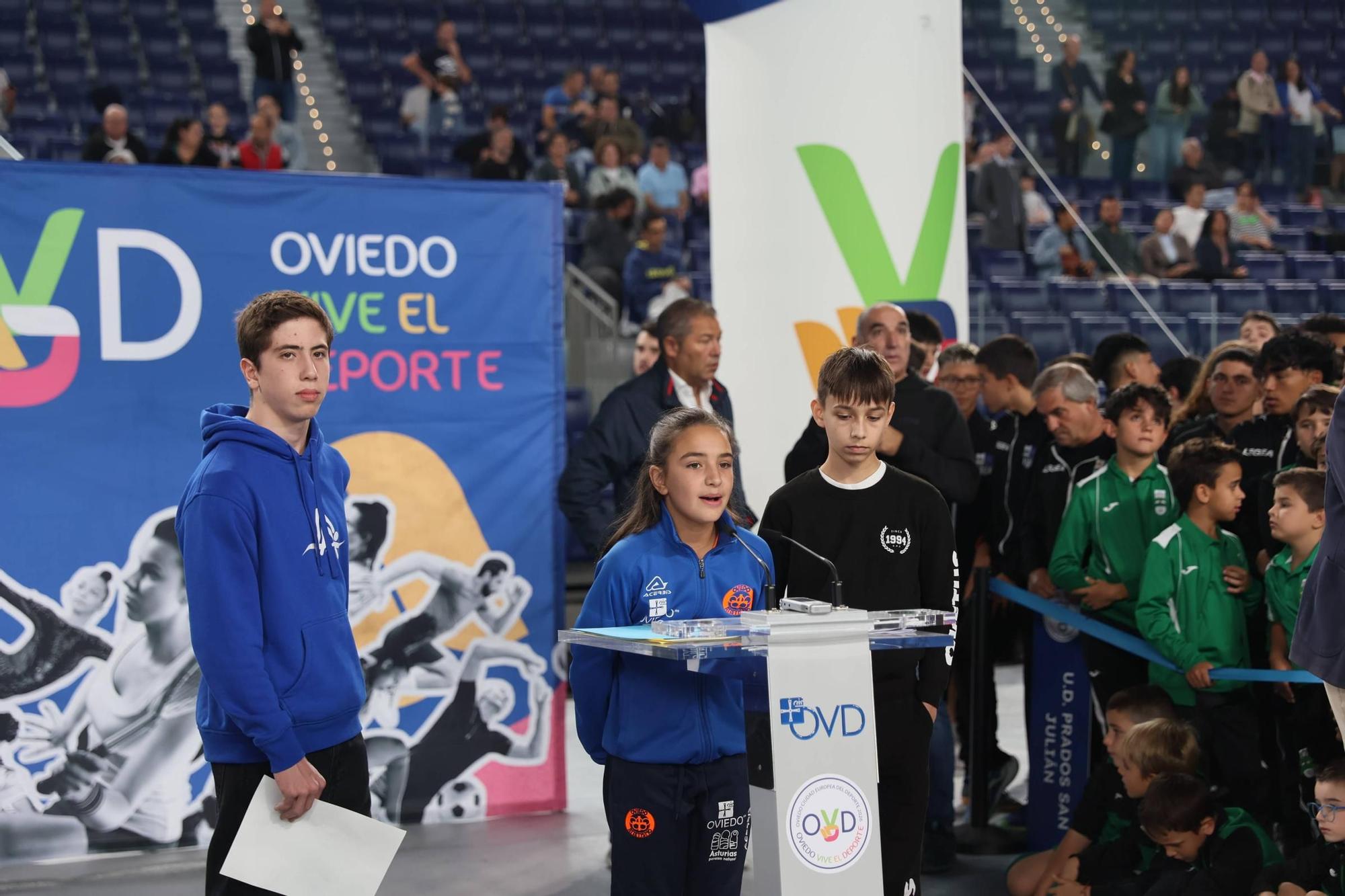 EN IMÁGENES: El encuentro de 50 clubs de Oviedo en el Palacio de los Deportes
