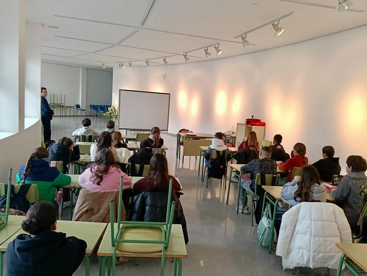 Primer día de clase en la Casa de Cultura de 150 alumnos del colegio Altamira de El Campello