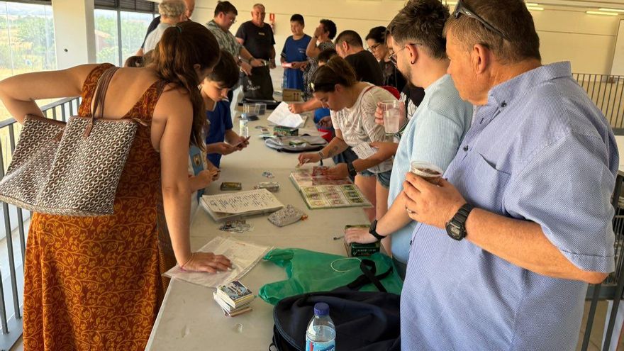 Los mercados de coleccionismo de Villanueva no paran en verano