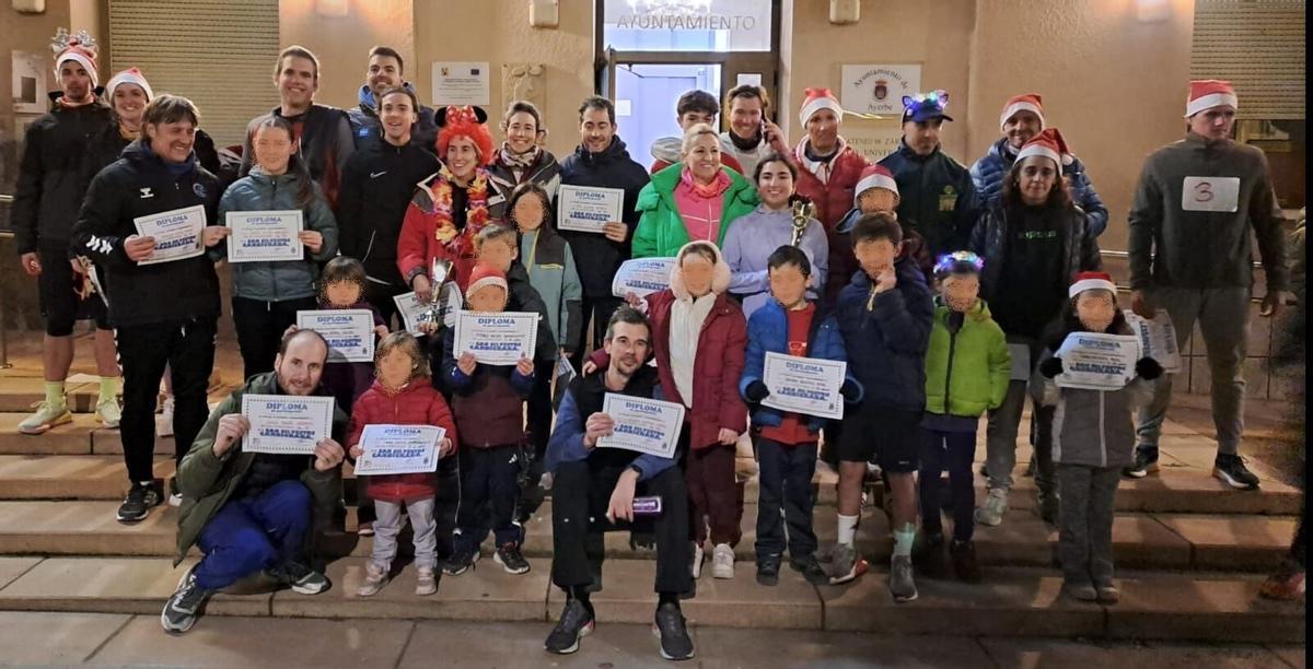 Foto de familia de la San Silvestre Carnicabra.
