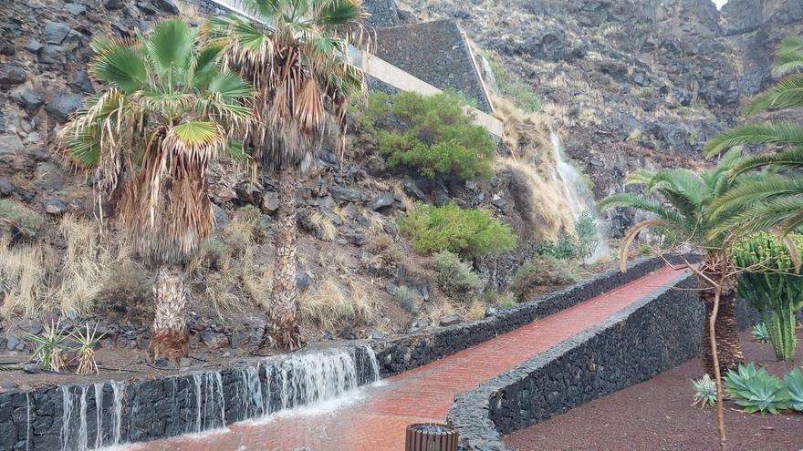 La lluvia desborda barrancos en El Rosario