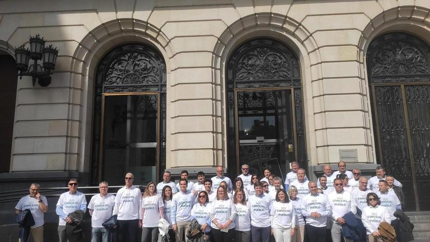 Concejales del PP en la provincia de Zaragoza con camisetas con el lema 'Soy concejal de pueblo'.