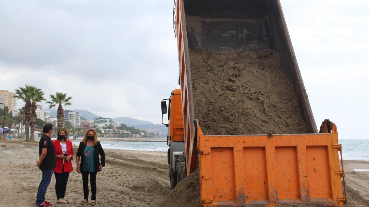 La alcaldesa Susana Marqués y la edila Elena Llobell visitaron los trabajos de reposición de arena, que durarán 12 días en Heliópolis.