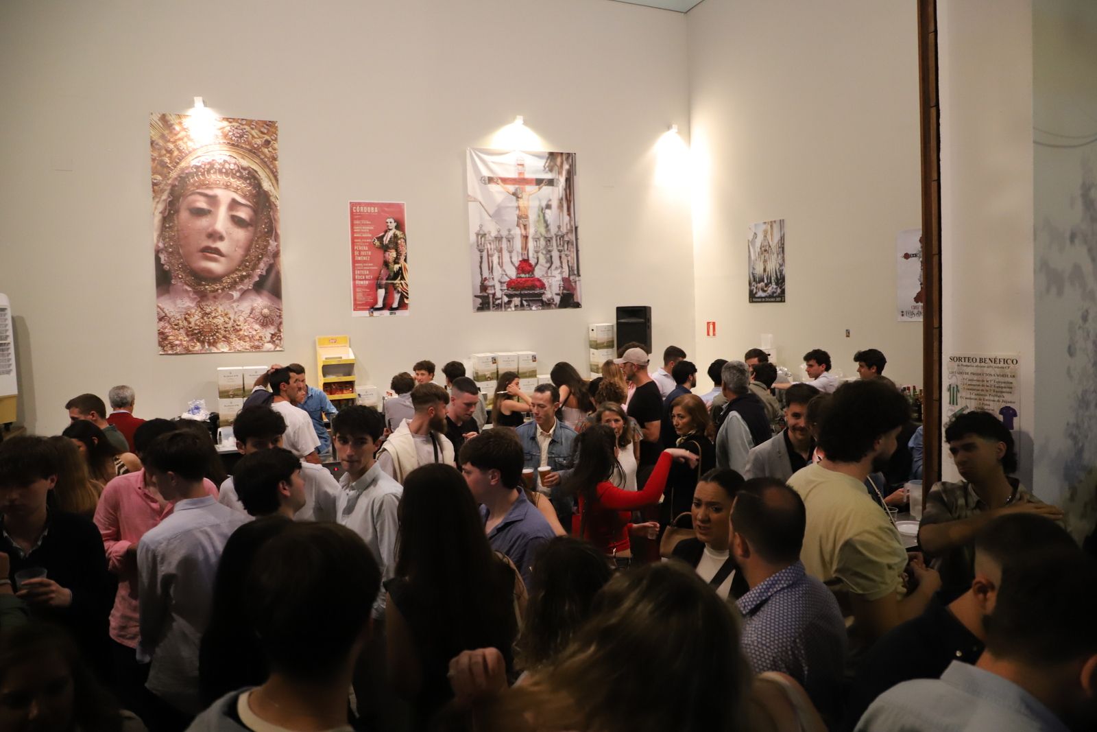 La tercera noche de cruces, en imágenes