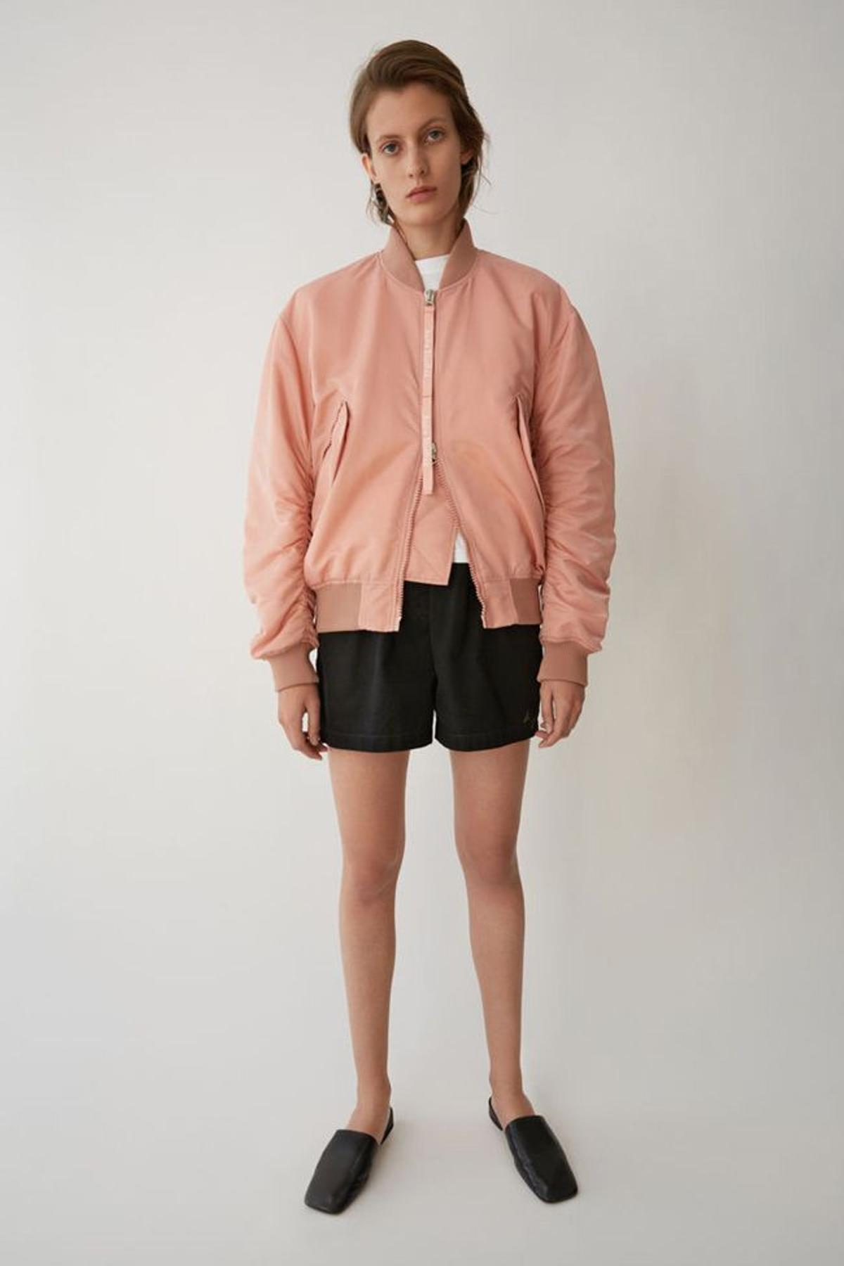 4. Bomber Clea de Acne