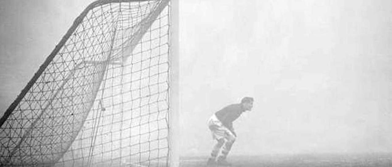 Sam Bartram, durante el partido de la niebla contra el Chelsea en 1937.