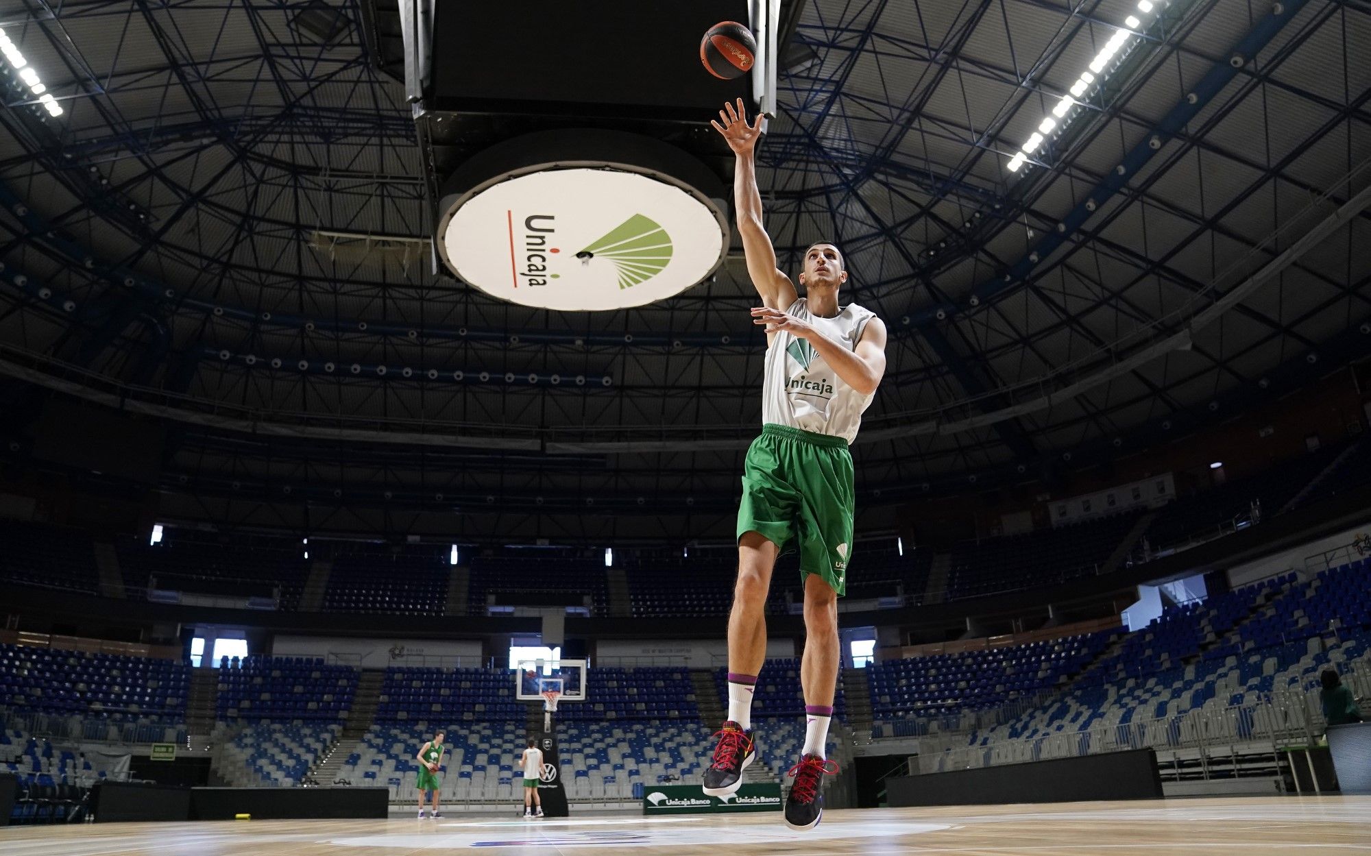 Primer entrenamiento de Dejan Kravic en el Carpena con el Unicaja