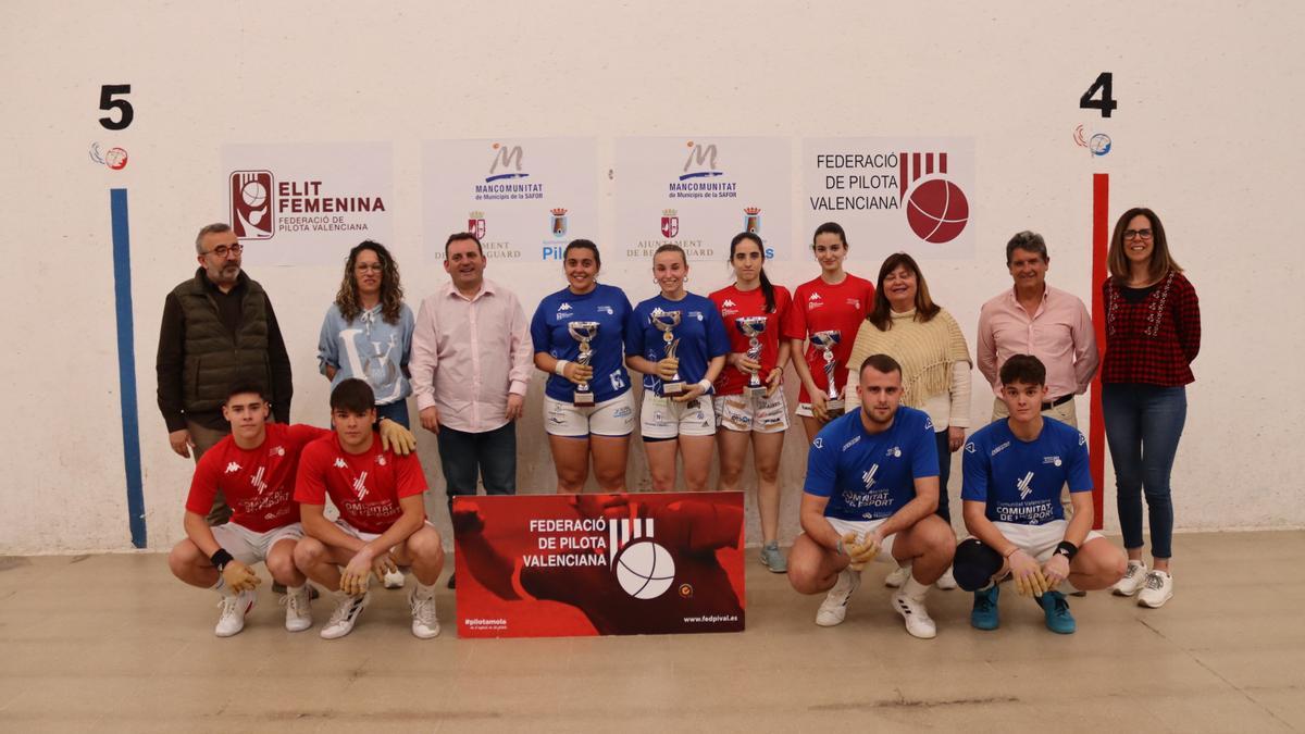 Jugadores i jugadors finalistes i autoritats al II Trofeu Macomunitat de la Safor.