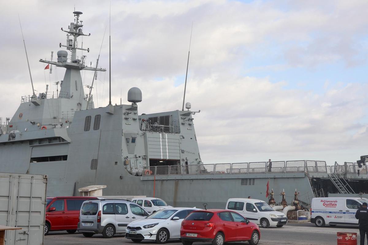 El buque 'Furor',  amarrado este jueves en el muelle de la Curra