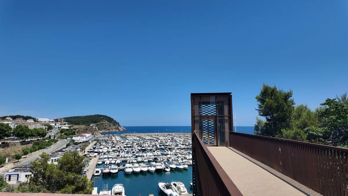 Palamós a l’estiu: platges, gamba roja i aventura al port més sostenible de la Costa Brava