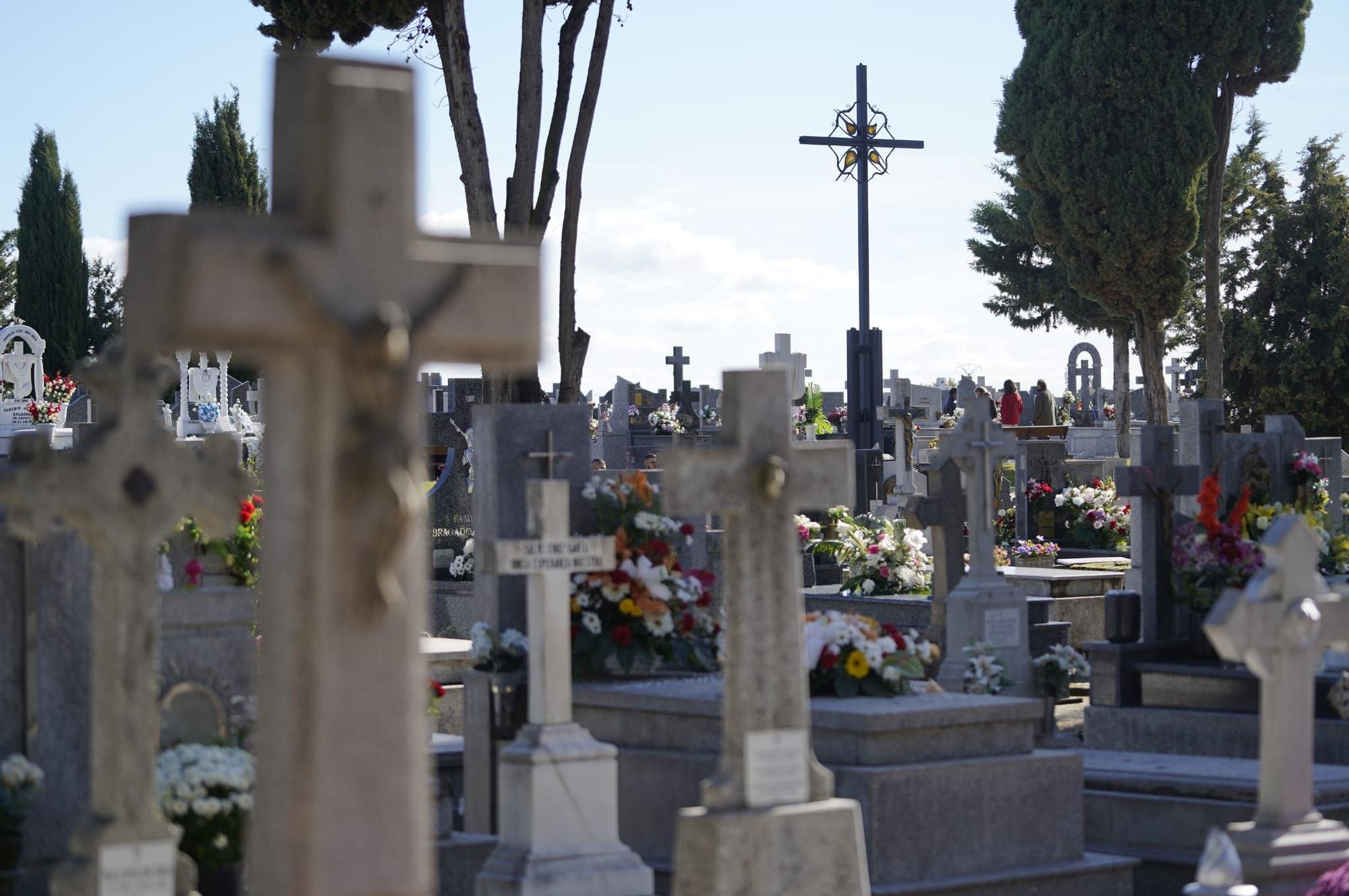 GALERÍA | Las imágenes del Día de Todos los Santos en el cementerio San Atilano de Zamora