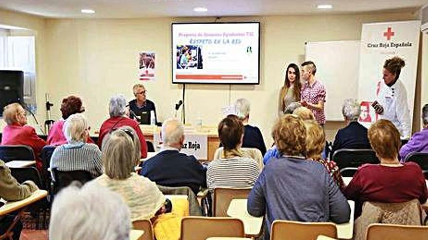 Cruz Roja celebra actividades intergeneracionales y un concurso de relatos en homenaje a los abuelos