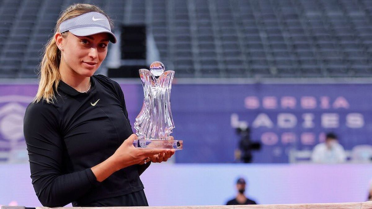 Paula Badosa, con el trofeo de Belgrado.