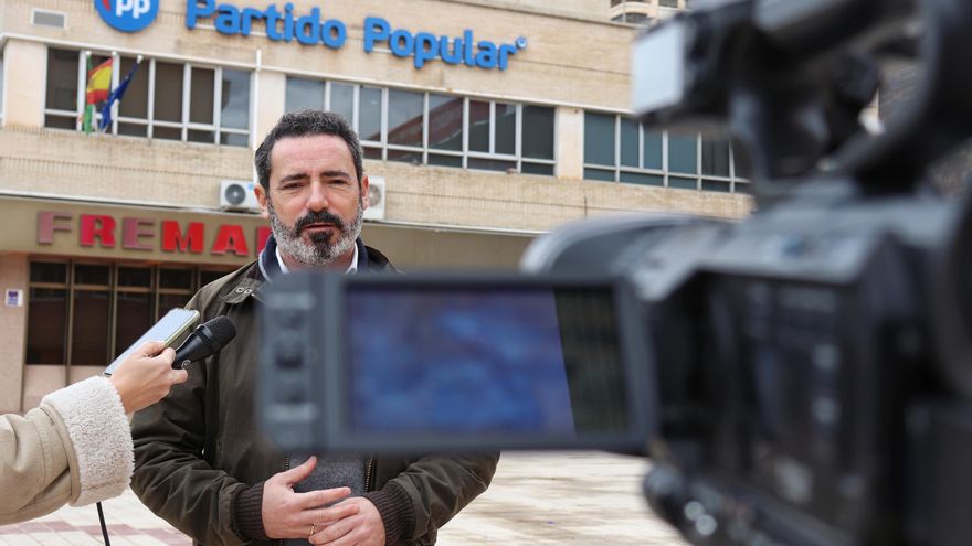 El PP se la &#039;devuelve&#039; al PSOE de Málaga tras la manifestación ante su sede: &quot;A lo mejor Dani Pérez piensa venirse al PP&quot;