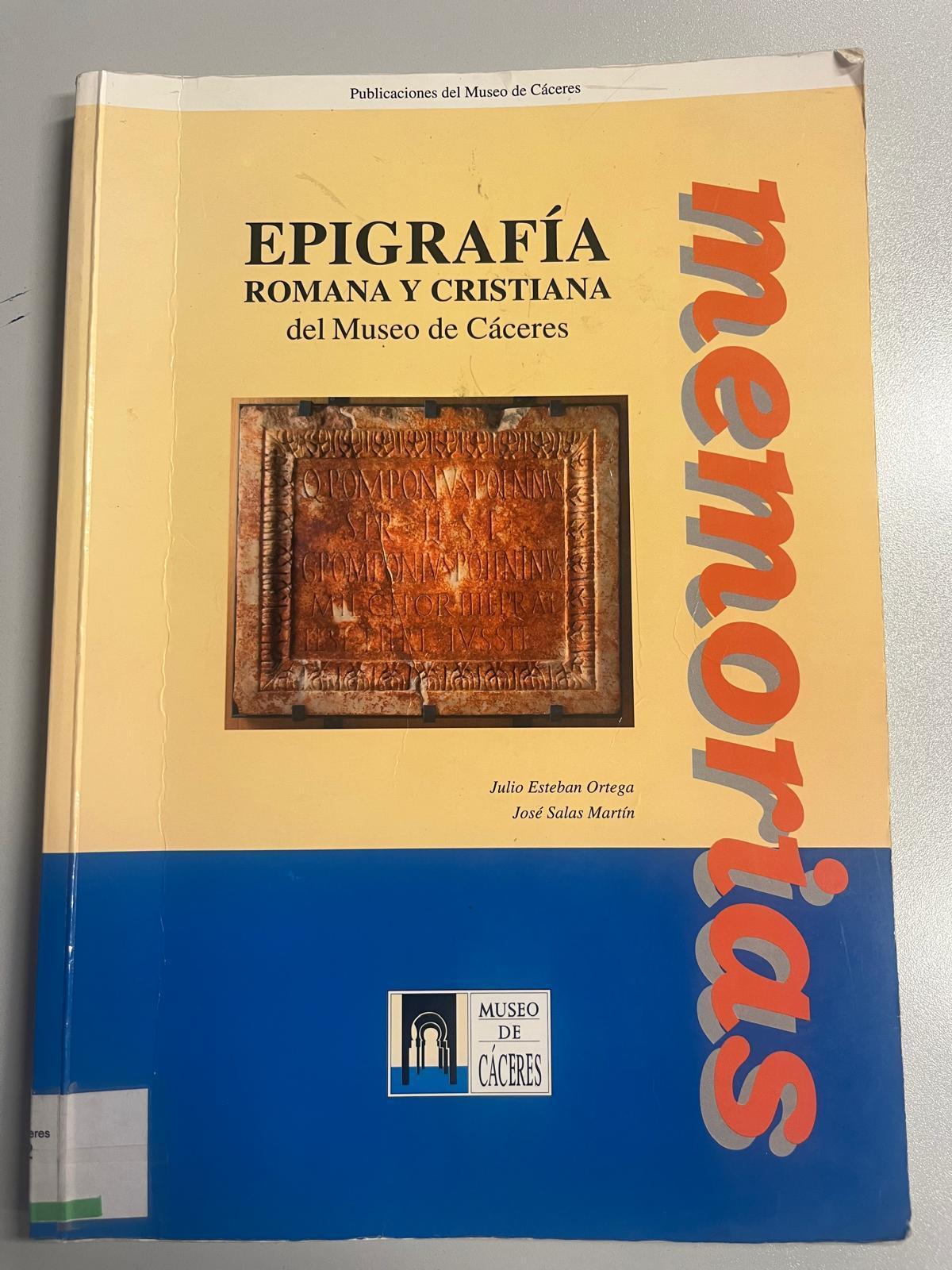 Libro publicado por Julio Esteban Ortega y José Salas Martín, que tiene la tumba hallada en los Juzgados de Cáceres en la imagen de portada.