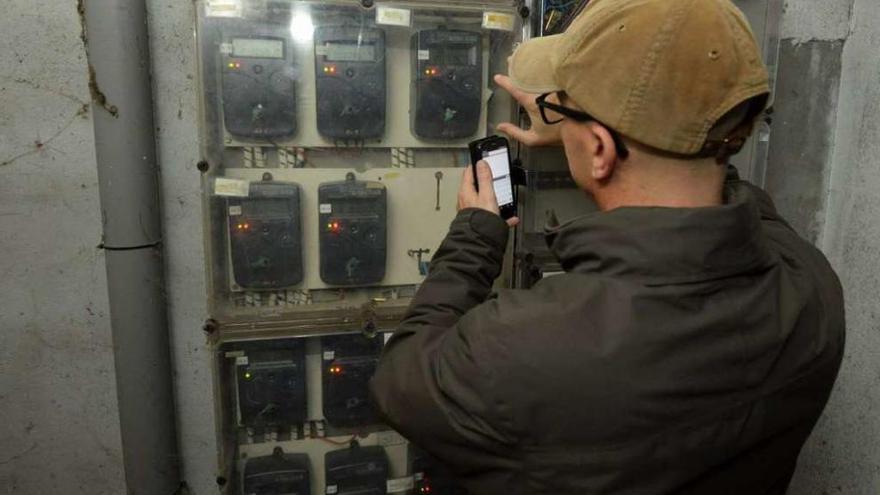 Cuarto de contadores de la luz en un edificio.