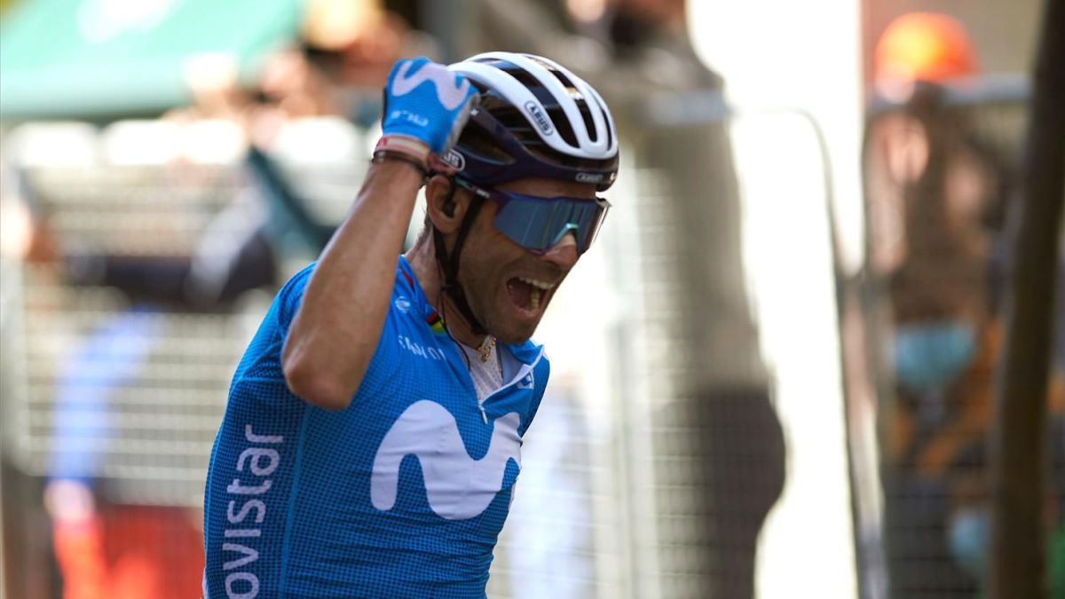 Valverde cruza el primero la meta de Estella.