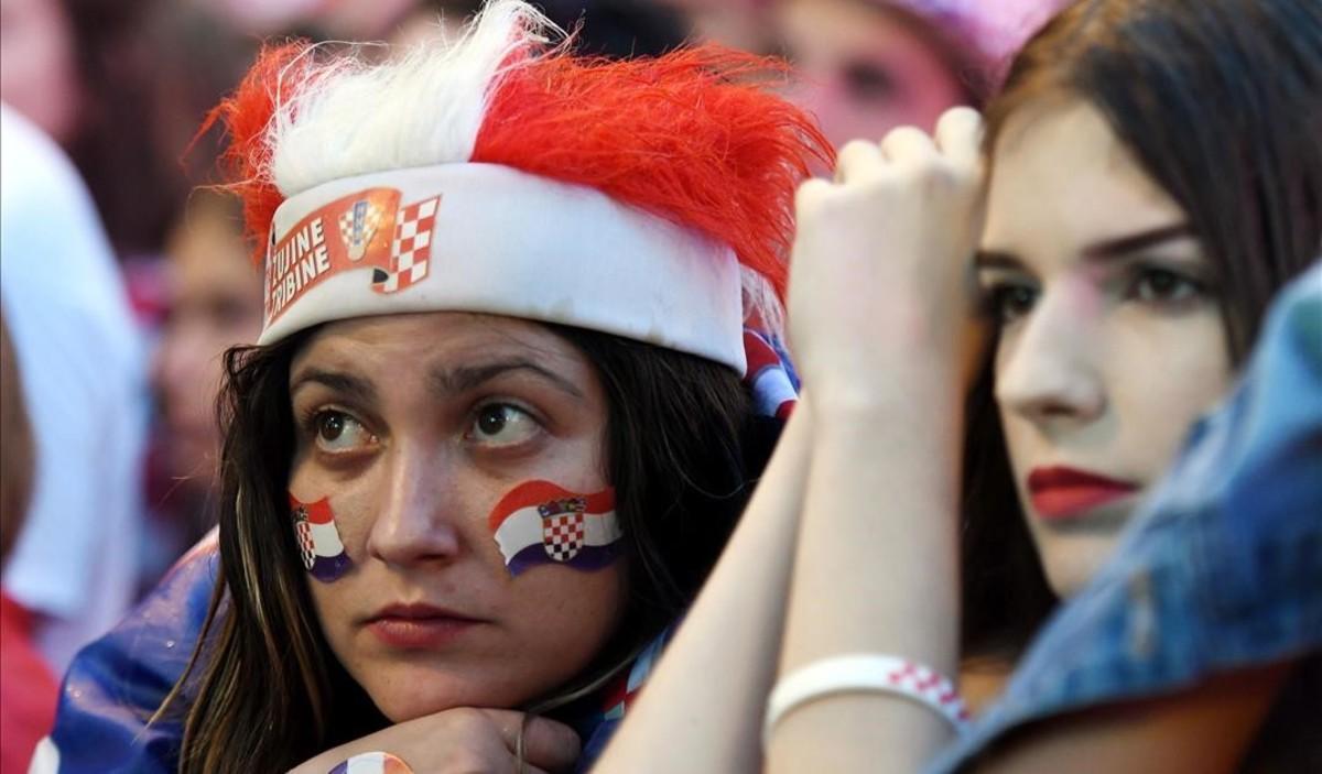 zentauroepp44263895 croatia s supporters react as they watch on a giant screen t180713095122 zentauroepp44263895 croatia s supporters react as they watch on a giant screen t180713095122