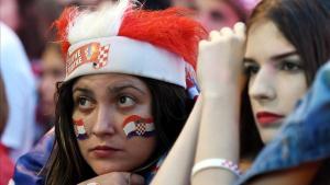 zentauroepp44263895 croatia s supporters react as they watch on a giant screen t180713095122