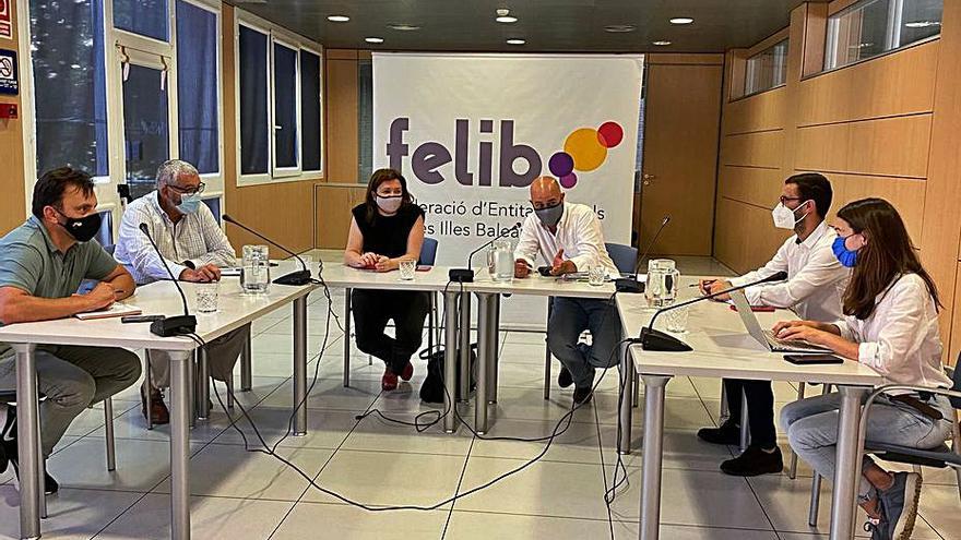 Reunión entre representantes del Govern y la Felib. | FELIB