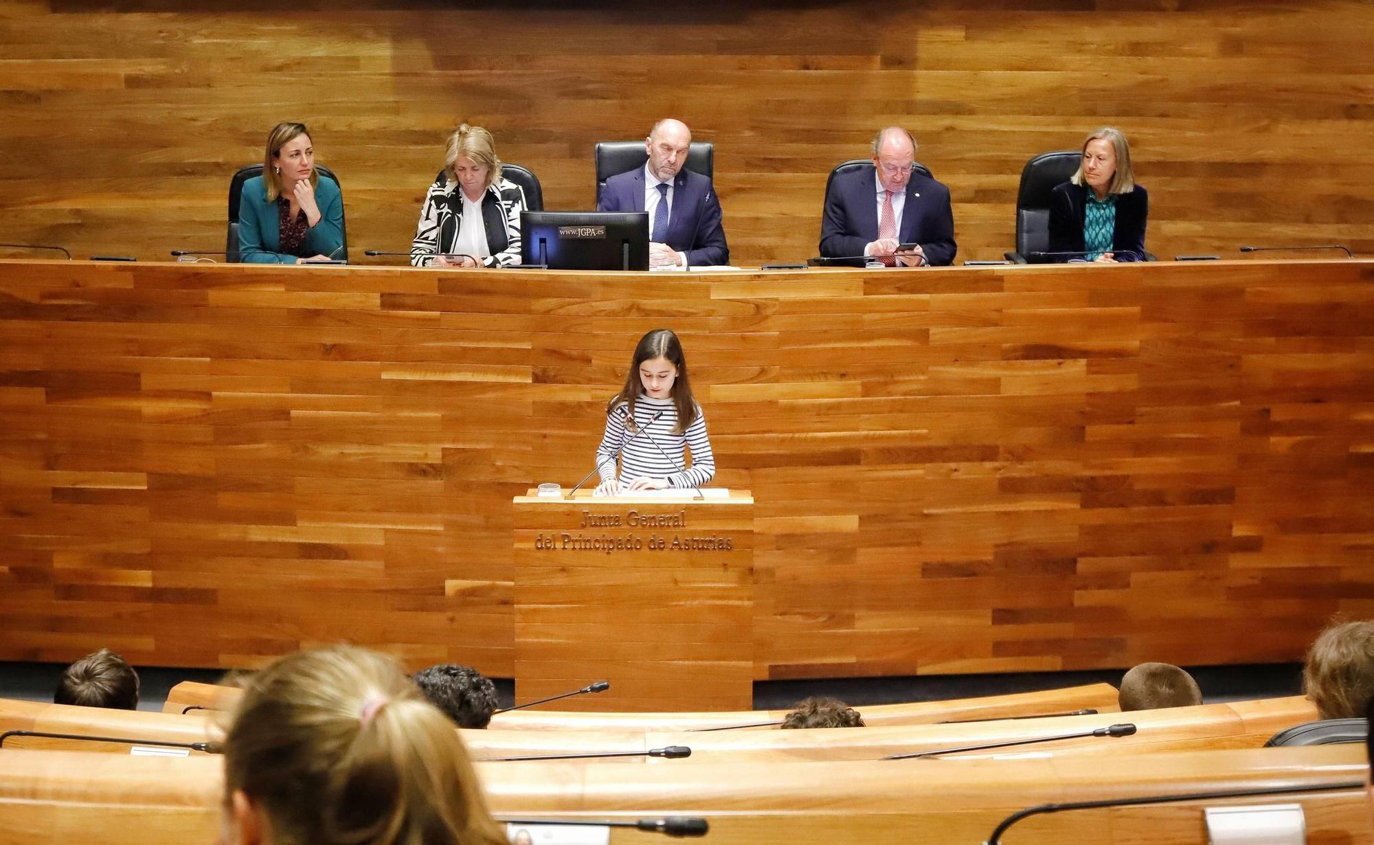 En imágenes: Pleno infantil con colegios del occidente asturiano