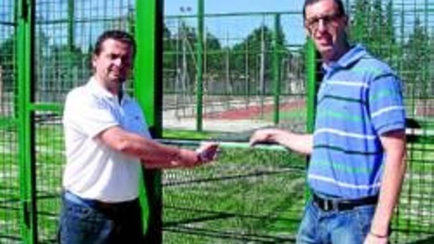 Moraleja reforma las piscinas y estrena su primera pista de padel