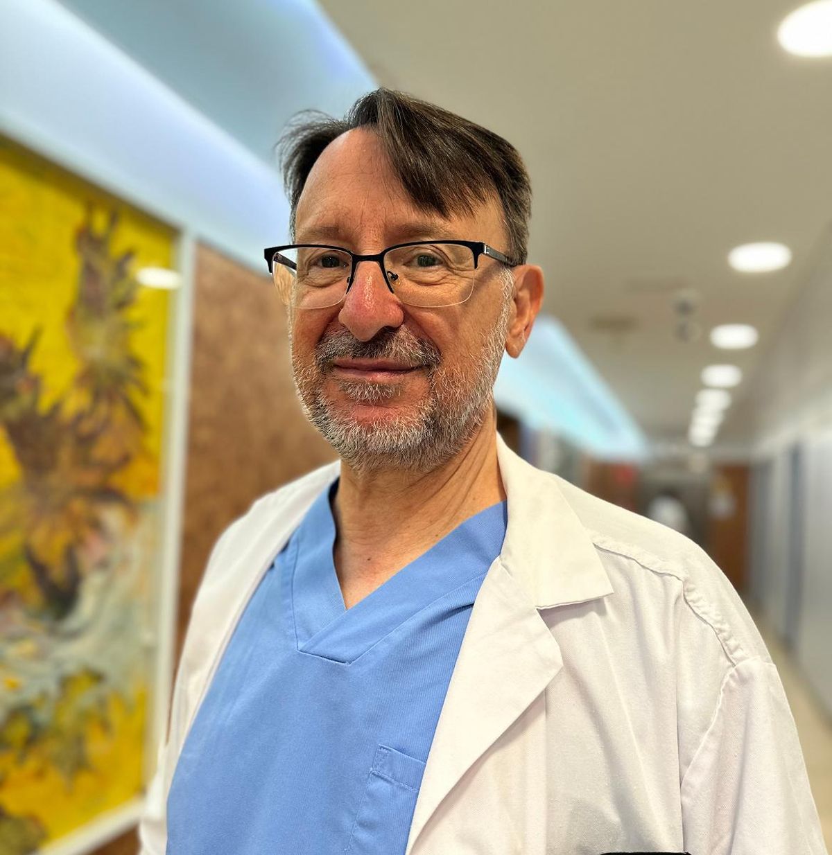 El doctor Mario Ronquete es cirujano y forma parte del equipo quirúrgico de la Unidad de Mama en Grupo Policlinica ibiza.