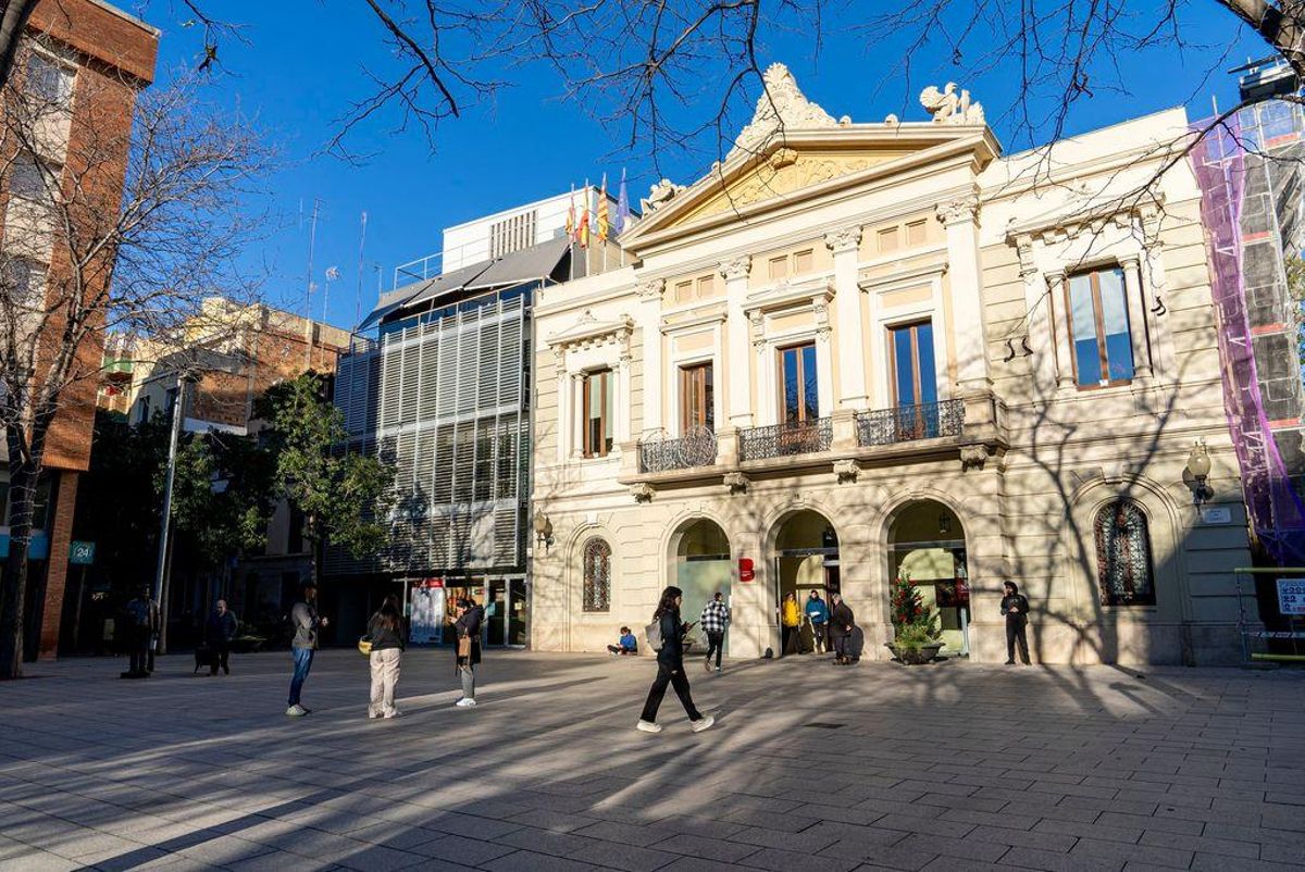 Seu del districte de Les Corts, a la plaça Comas Seu del districte de Les Corts, a la plaça Comas