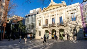 Seu del districte de Les Corts, a la plaça Comas