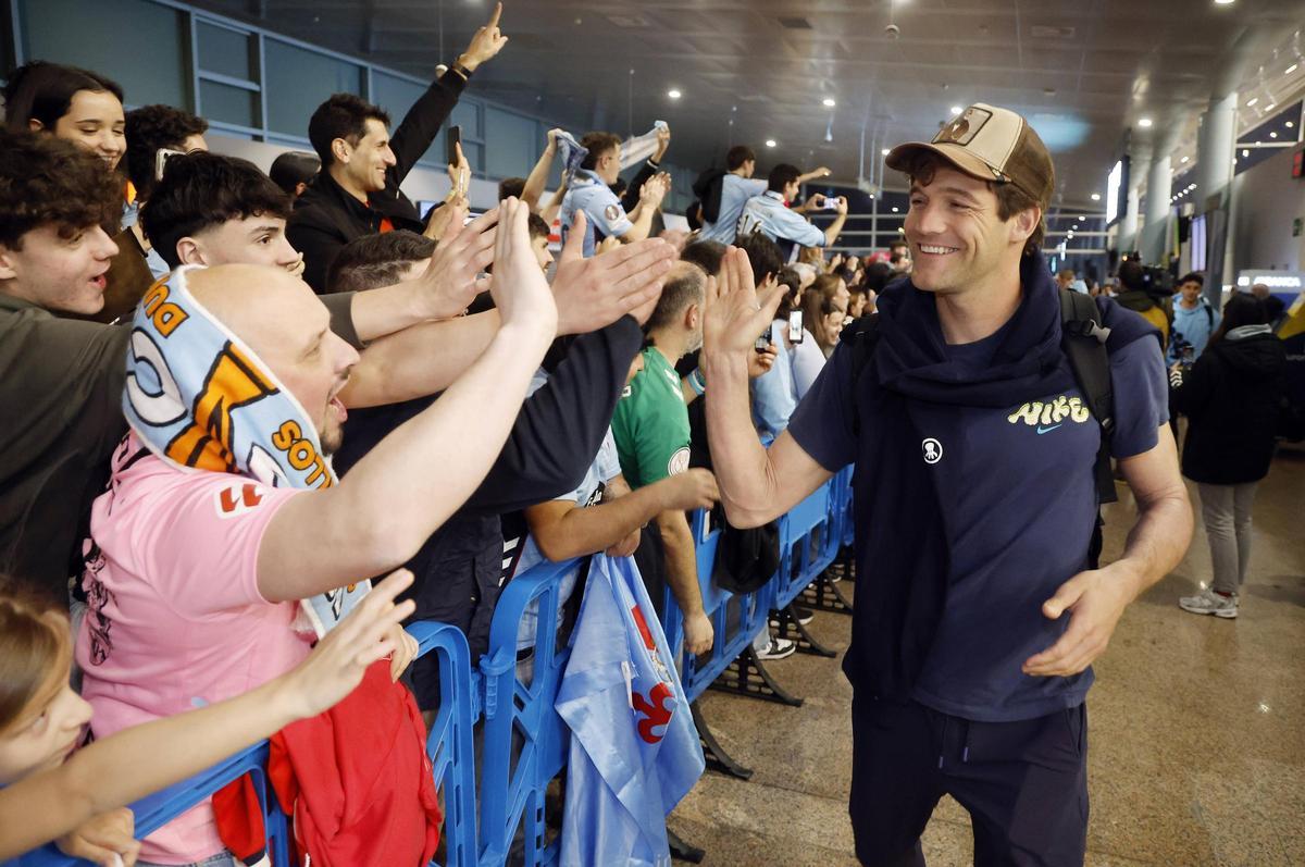La llegada del Celta a Peinador tras la victoria ante el Olympique de Lyon