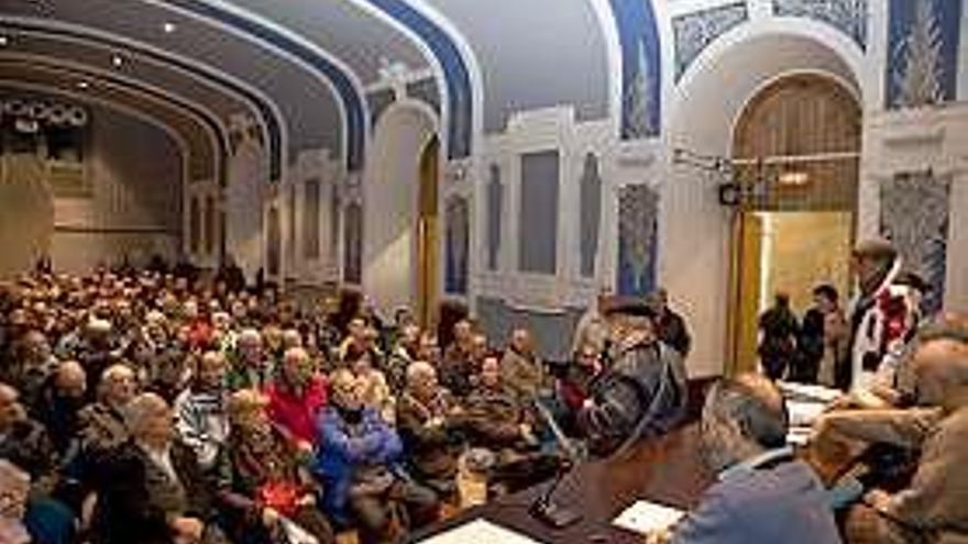 Asamblea de jubilados celebrada en el Antiguo Instituto.