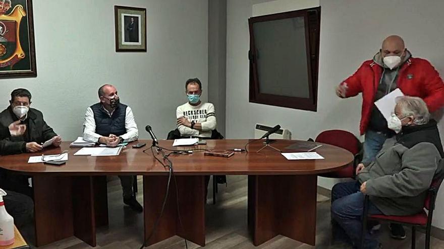 Los concejales de Por Zamora abanonan el pleno de Roales. | Ayto. Roales