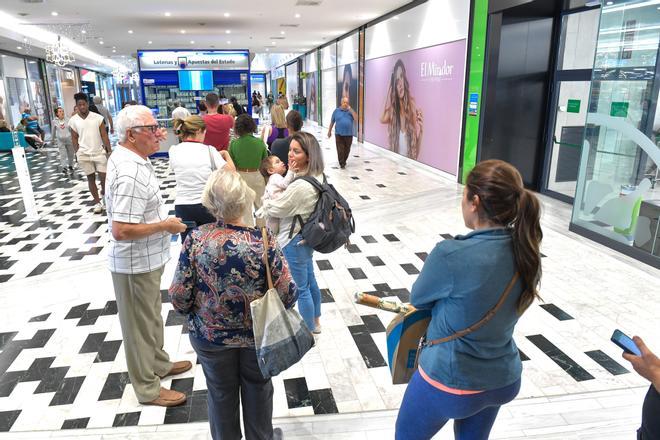 Compras de Lotería de Navidad de última hora en el CC El Mirador y CC La Mareta