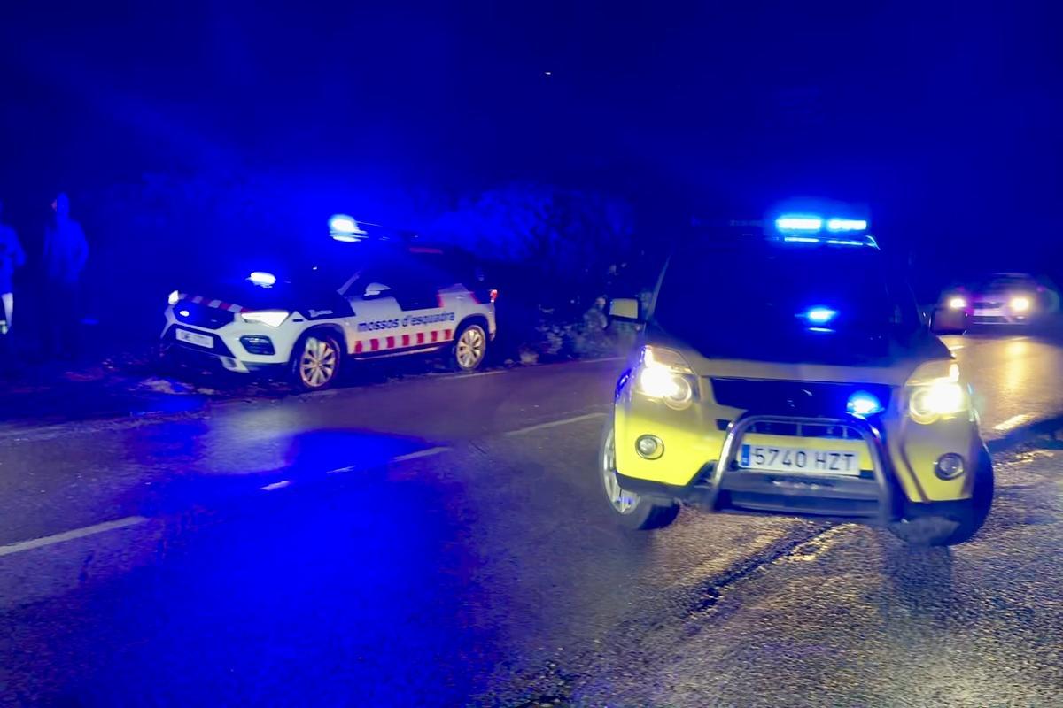 Vehicles d'emergències a la zona de l'accident d'un tren a Gelida